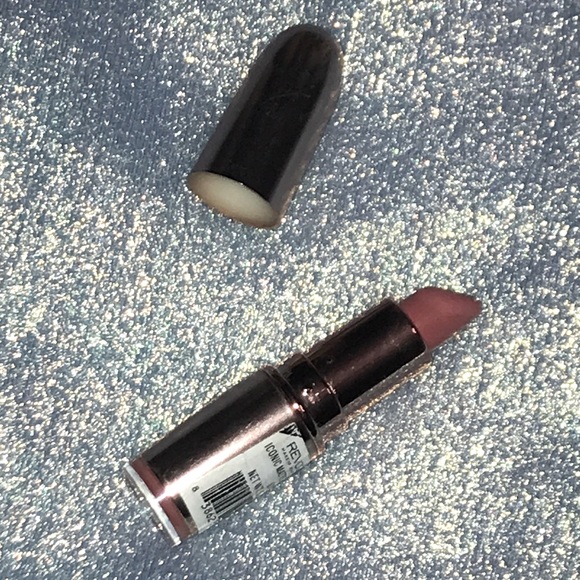 6/$15 Makeup Revolution Iconic Matte Nude Lipstick in Lust - Picture 2 of 5